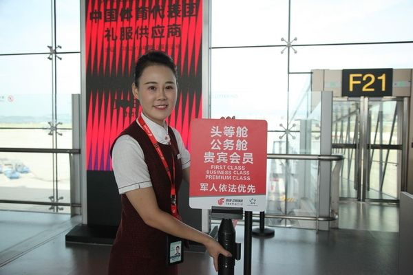 王怡：用心、用情、用愛工作的國航重慶地服人
